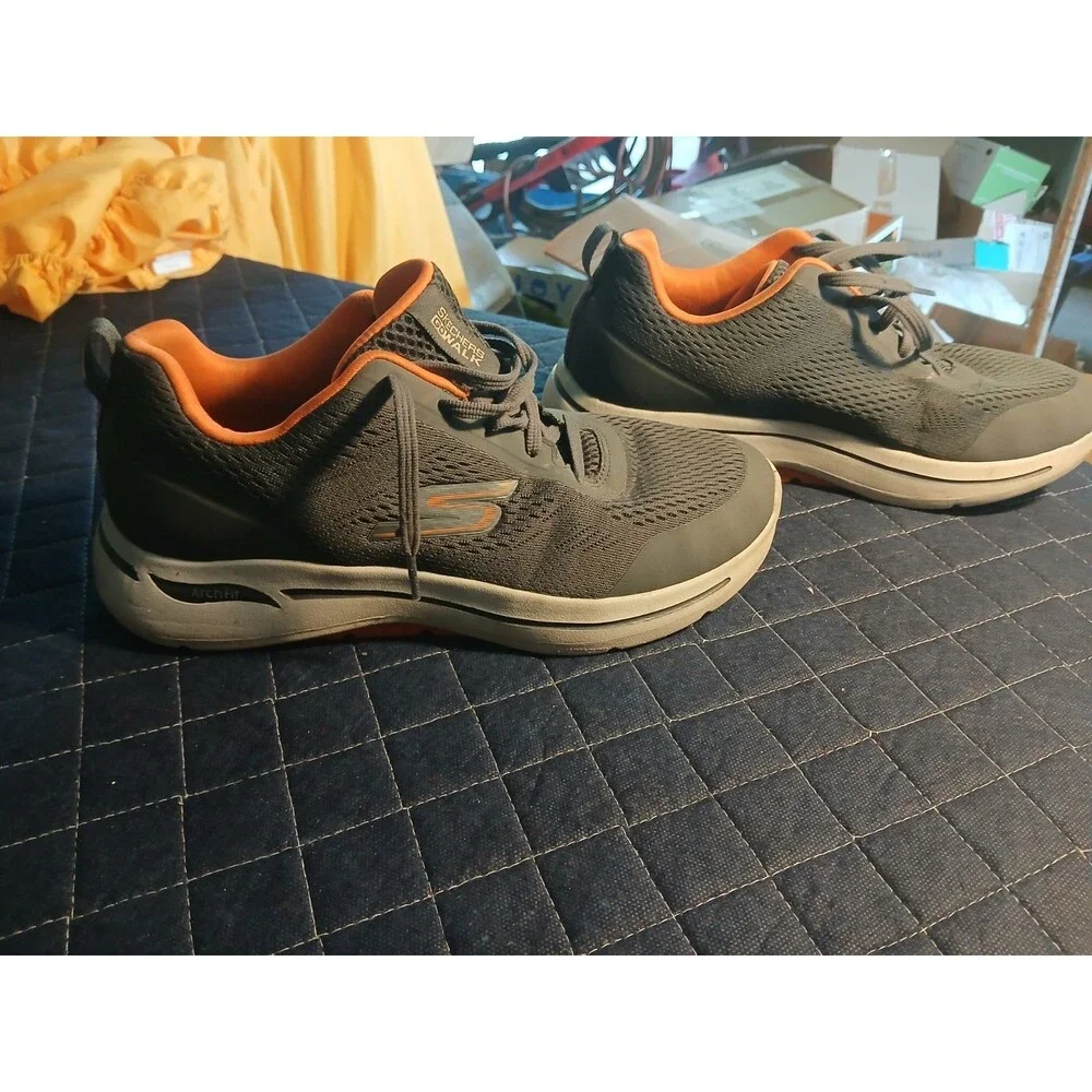 Skechers go walk